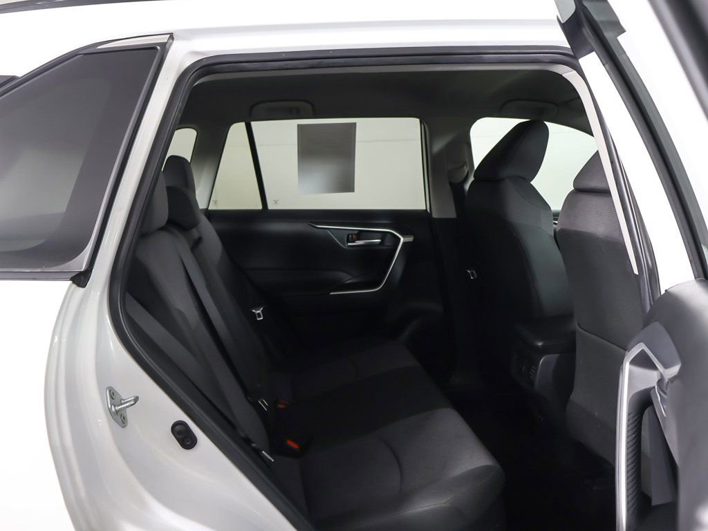 Used 2025 Toyota RAV4 XLE AWD/4WD image 30