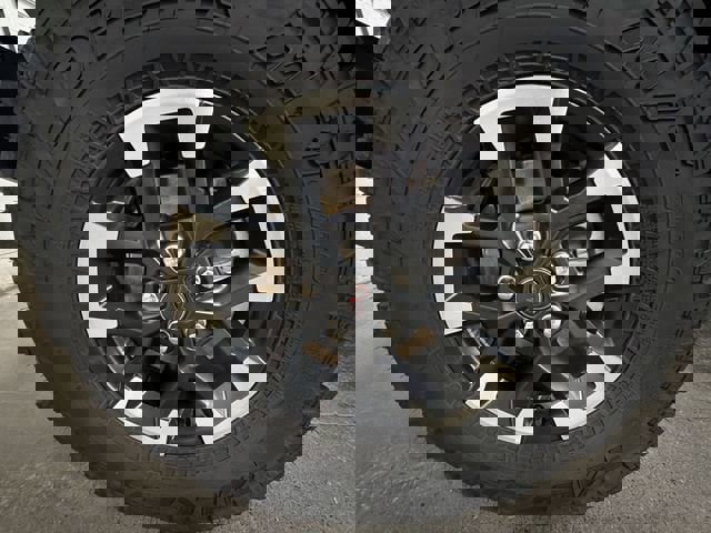 Used 2024 Jeep Gladiator Rubicon w/ Technology Group image 25