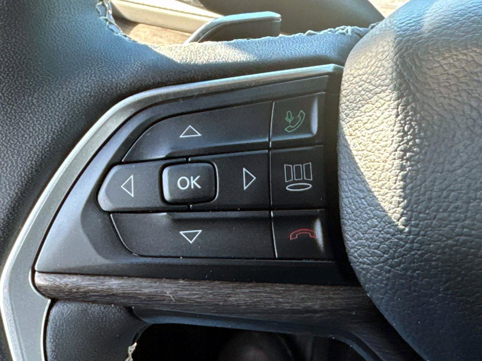 Used 2023 Jeep Grand Cherokee 4WD 4xe w/ Luxury Tech Group II image 19