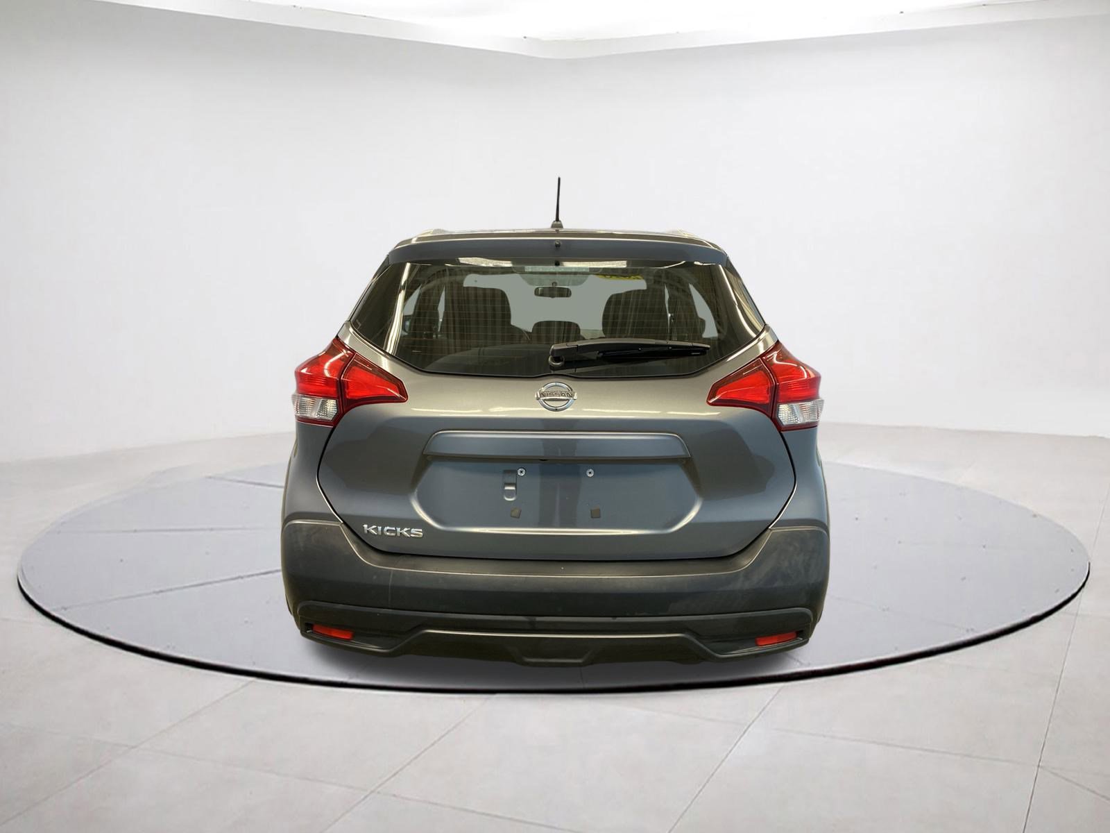 Used 2018 Nissan Kicks S image 5