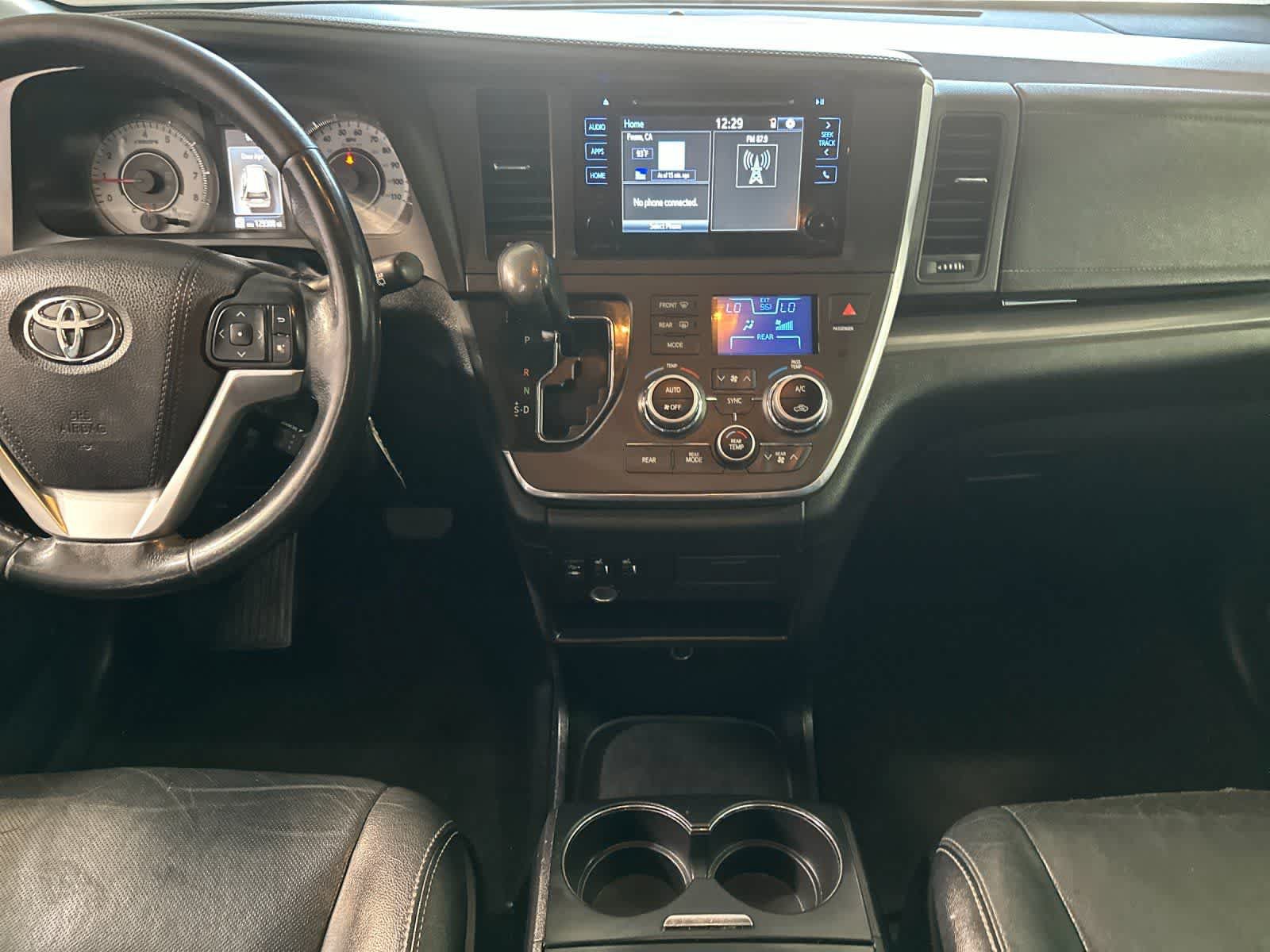 Used 2015 Toyota Sienna SE FWD image 4