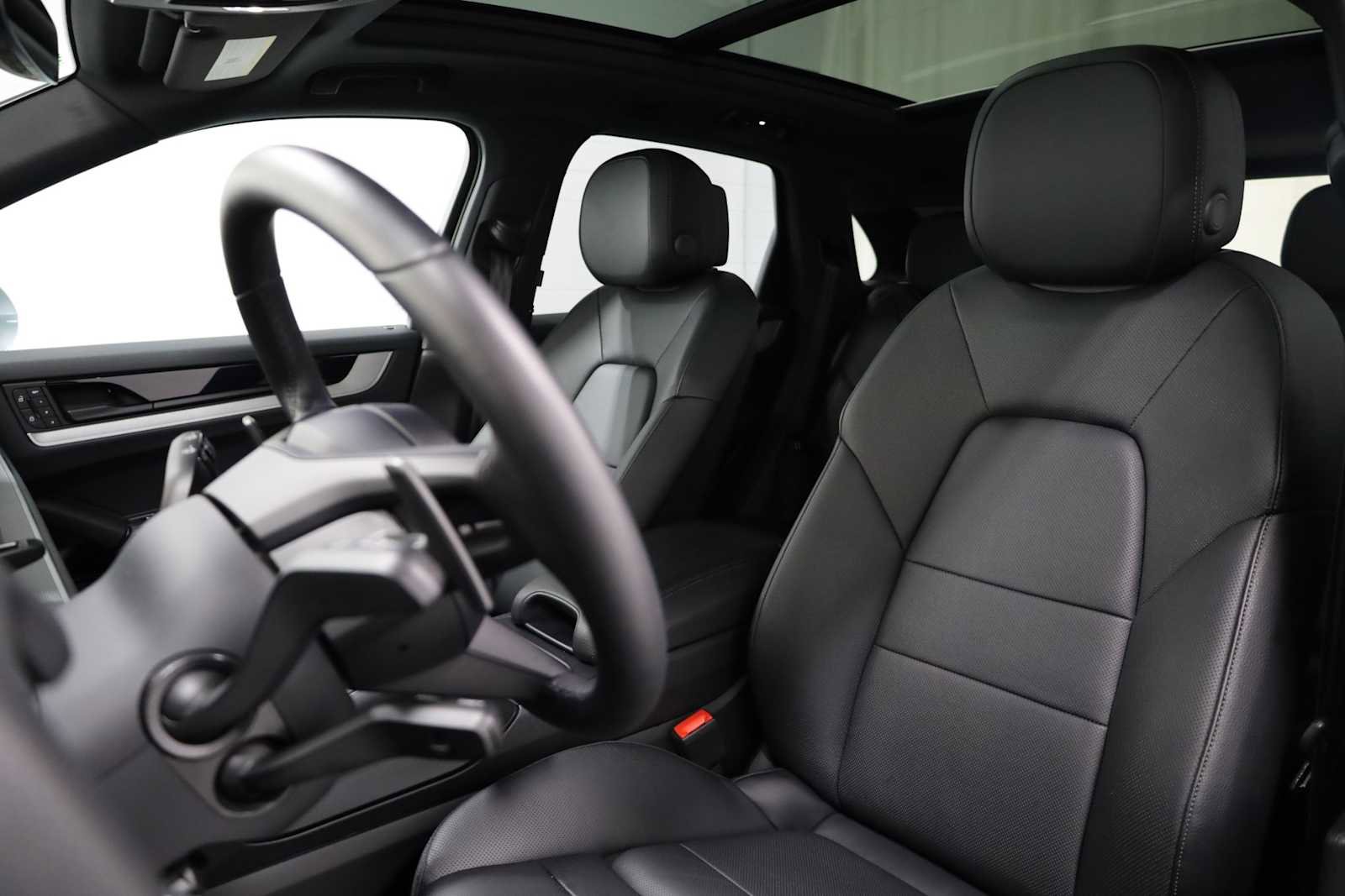 Certified 2024 Porsche Cayenne image 5