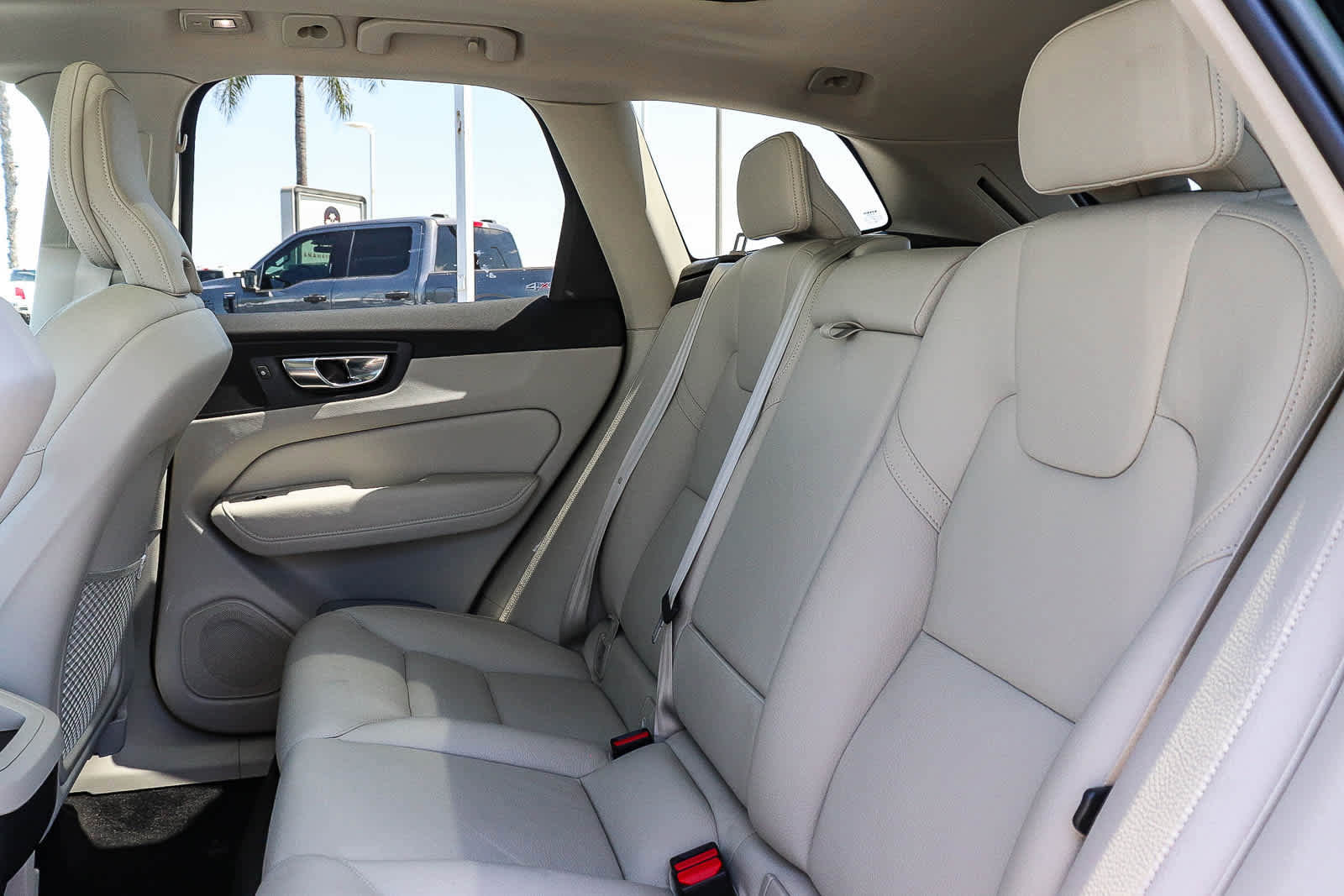 Used 2023 Volvo XC60 B5 Plus w/ Protection Package Premier FWD image 23