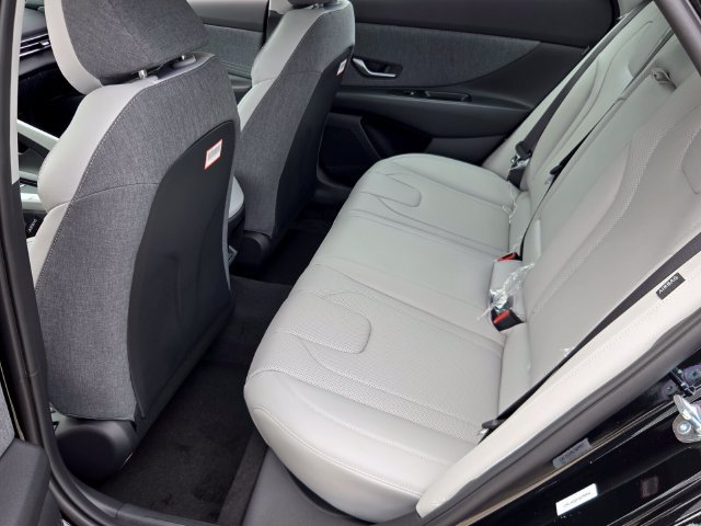 New 2026 Hyundai Elantra SEL Sport FWD image 6