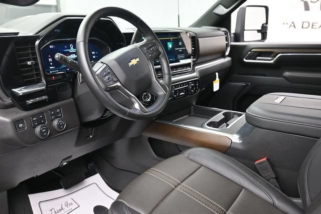 Used 2025 Chevrolet Silverado 2500 High Country w/ High Country Premium Package AWD/4WD image 14