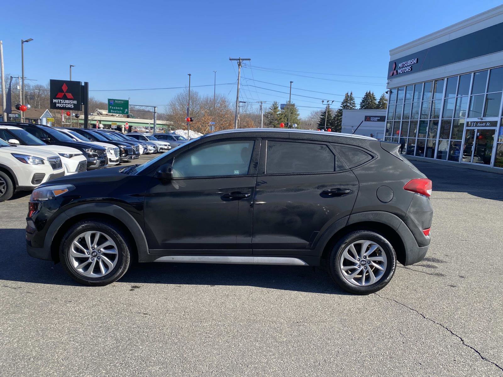 Used 2017 Hyundai Tucson SE image 2