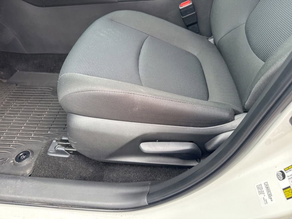 Used 2025 Toyota RAV4 LE AWD/4WD image 18