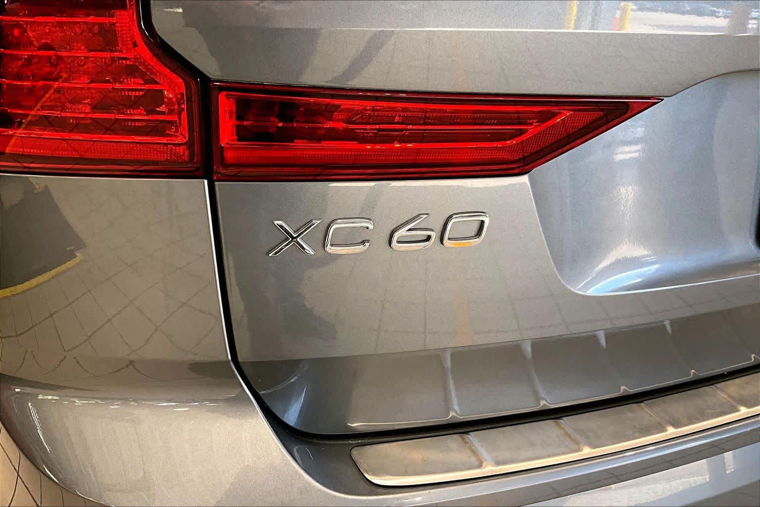 Used 2019 Volvo XC60 T5 Momentum w/ Multimedia Package AWD/4WD image 30