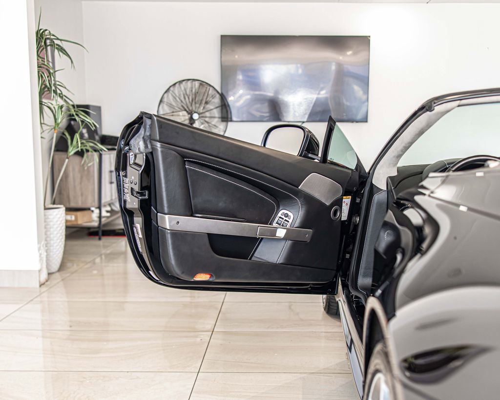 Used 2010 Aston Martin V8 Vantage Roadster RWD image 32