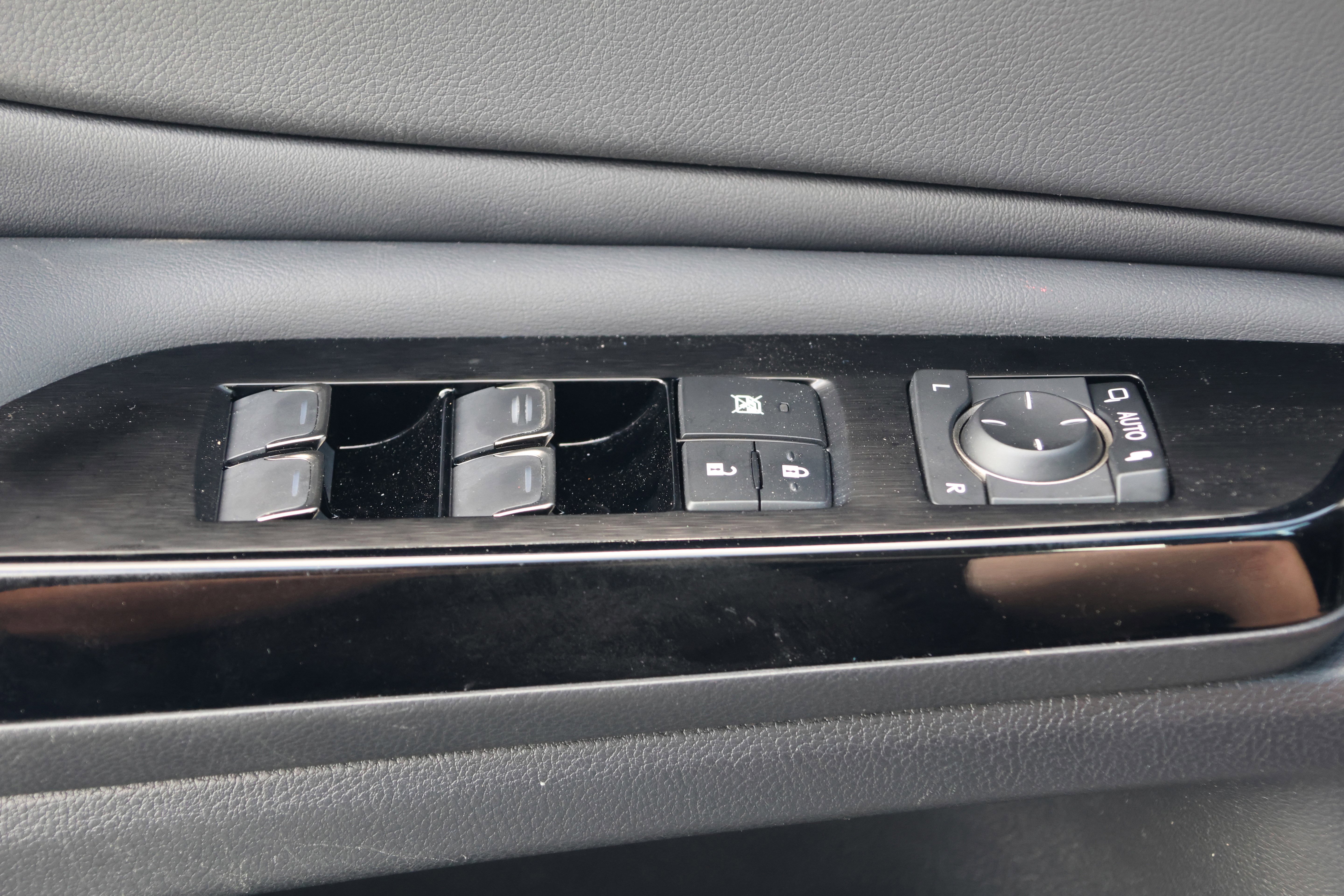 Used 2023 Lexus ES 350 w/ Premium Package image 14