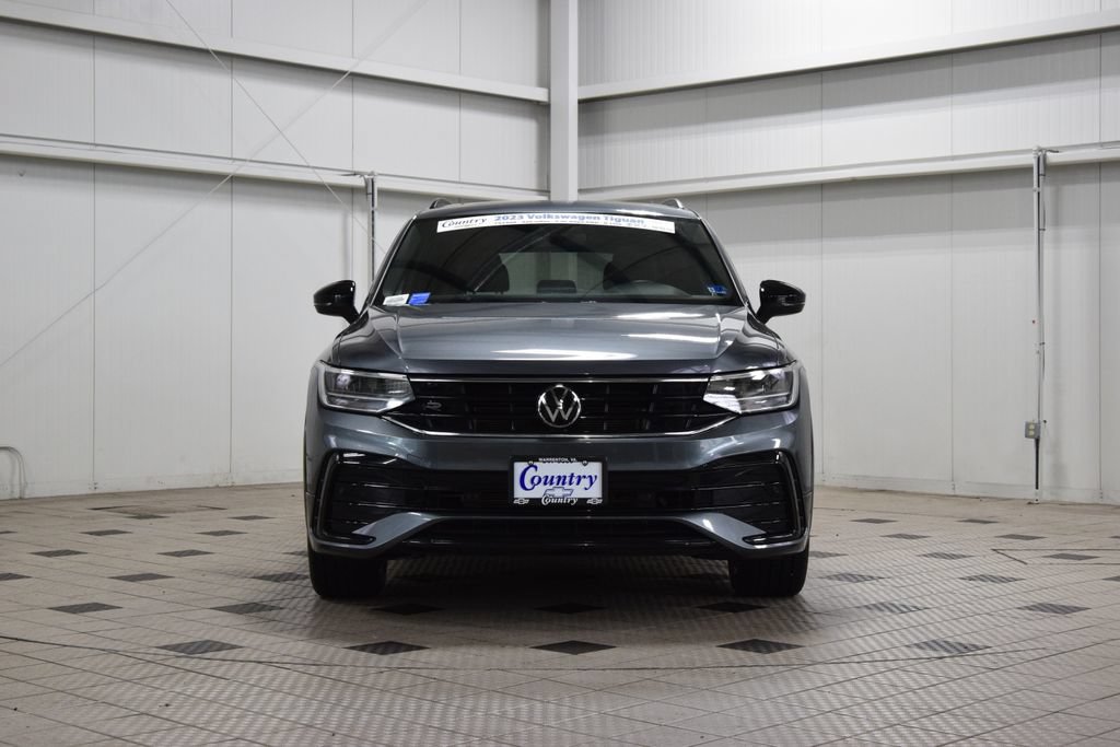 Used 2023 Volkswagen Tiguan SE R-Line AWD/4WD image 2