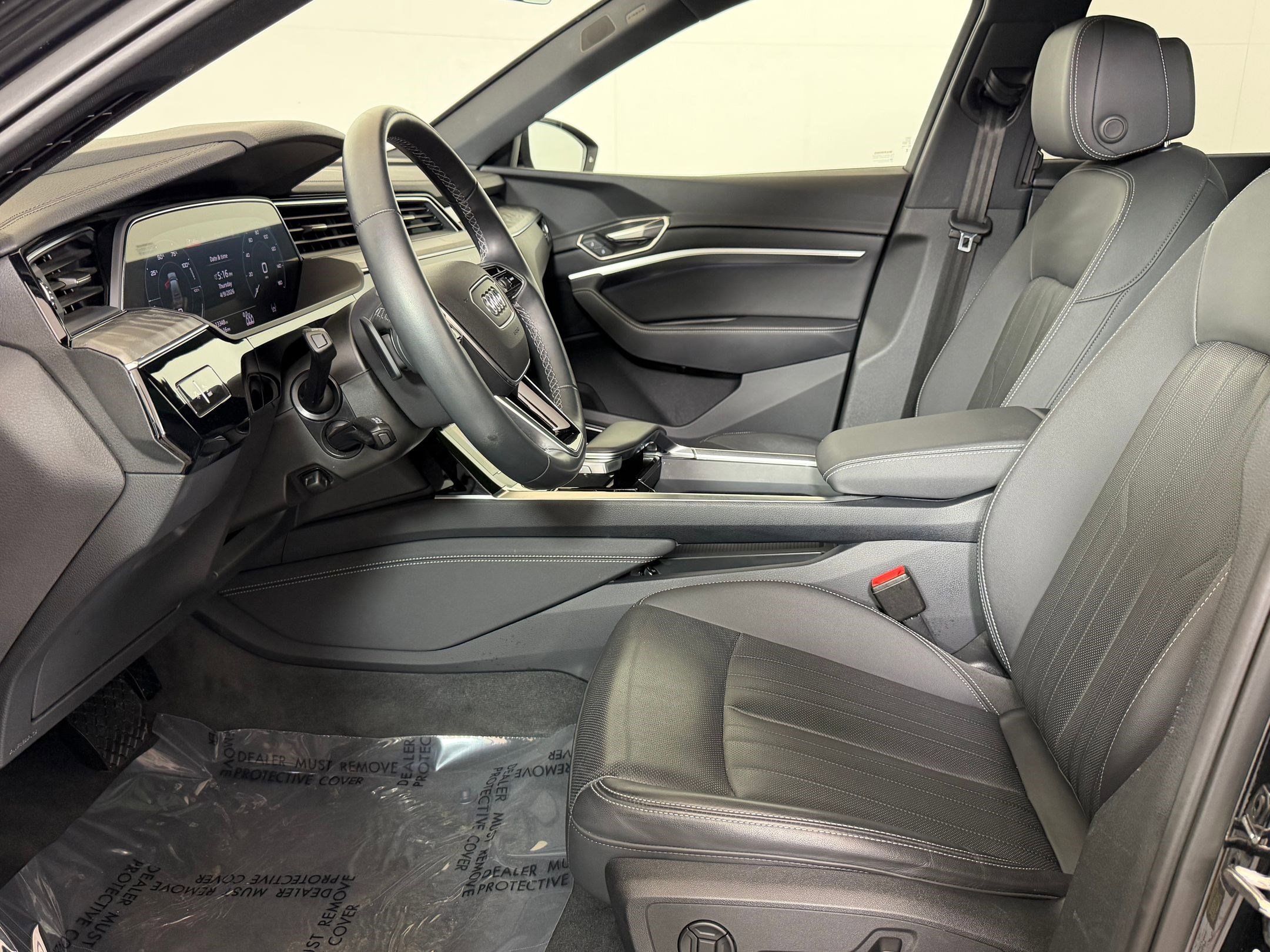Used 2024 Audi Q8 e-tron Premium Plus w/ Premium Plus Package image 5