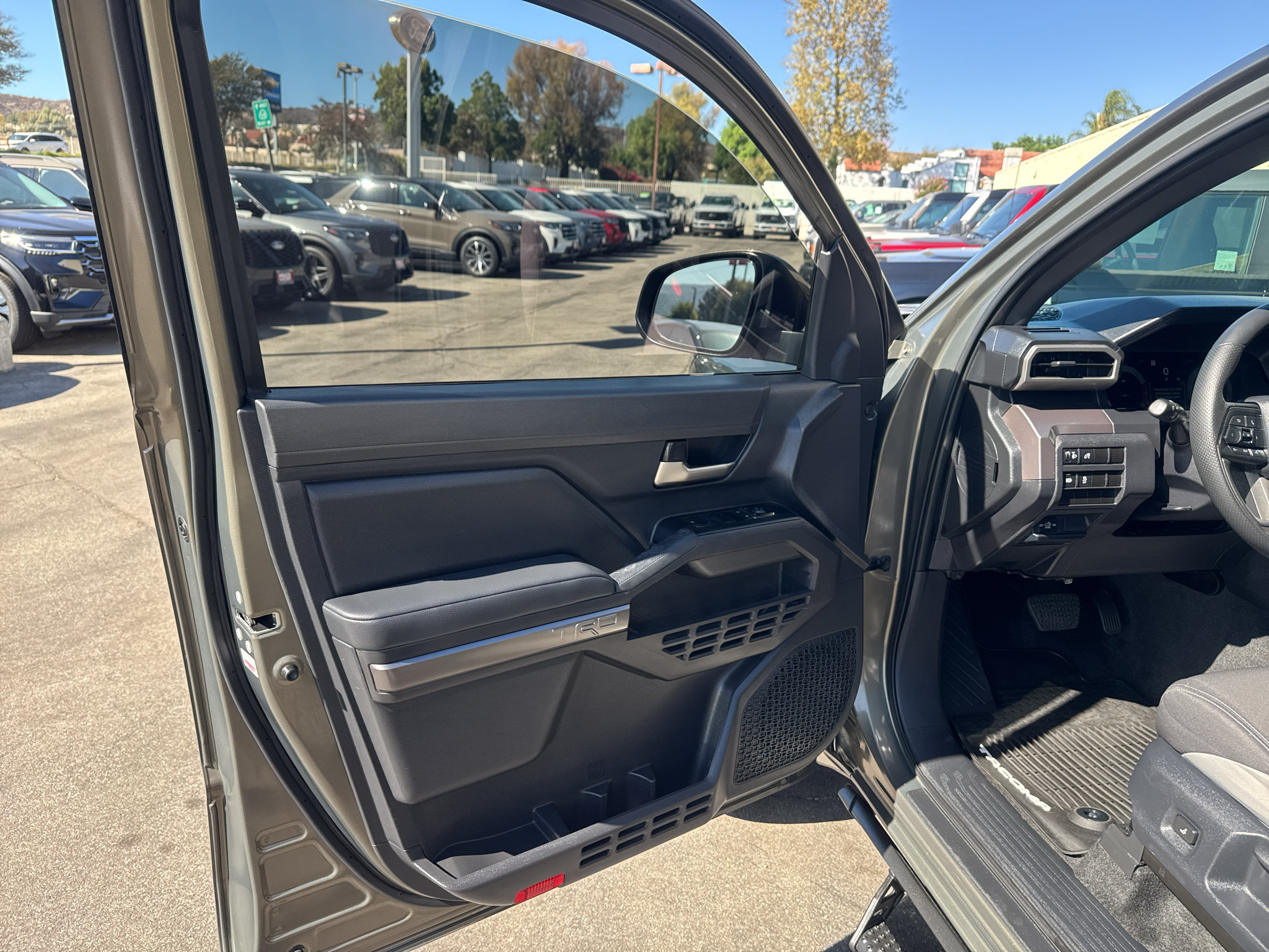 Used 2025 Toyota Tacoma TRD Off-Road AWD/4WD image 7