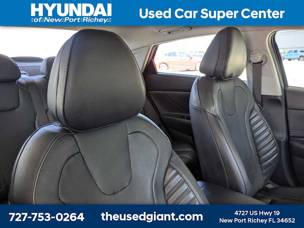 Certified 2023 Hyundai Elantra Limited w/ Cargo Package FWD image 6