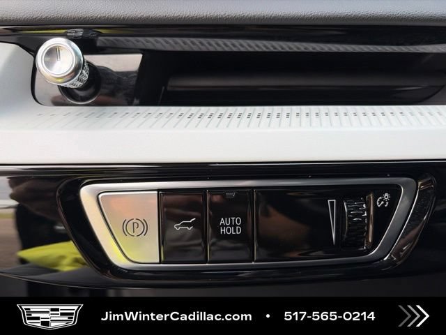 Certified 2025 Cadillac Optiq Luxury 2 w/ LPO, Floor Liner Package AWD/4WD image 24