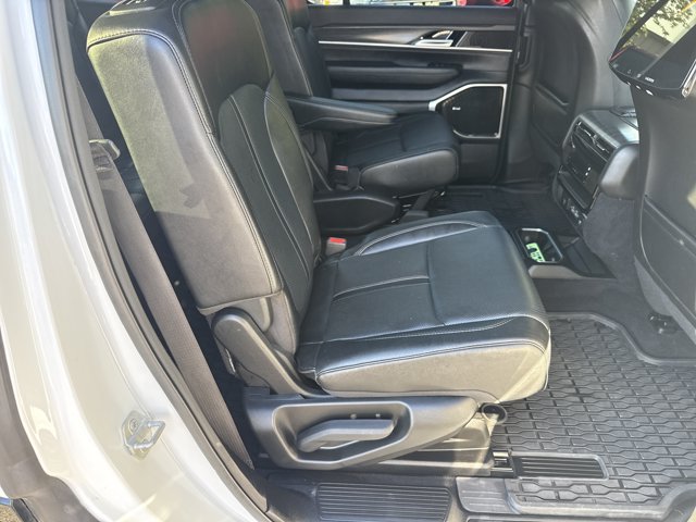 Used 2023 Jeep Wagoneer Series III w/ Premium Group I RWD image 15