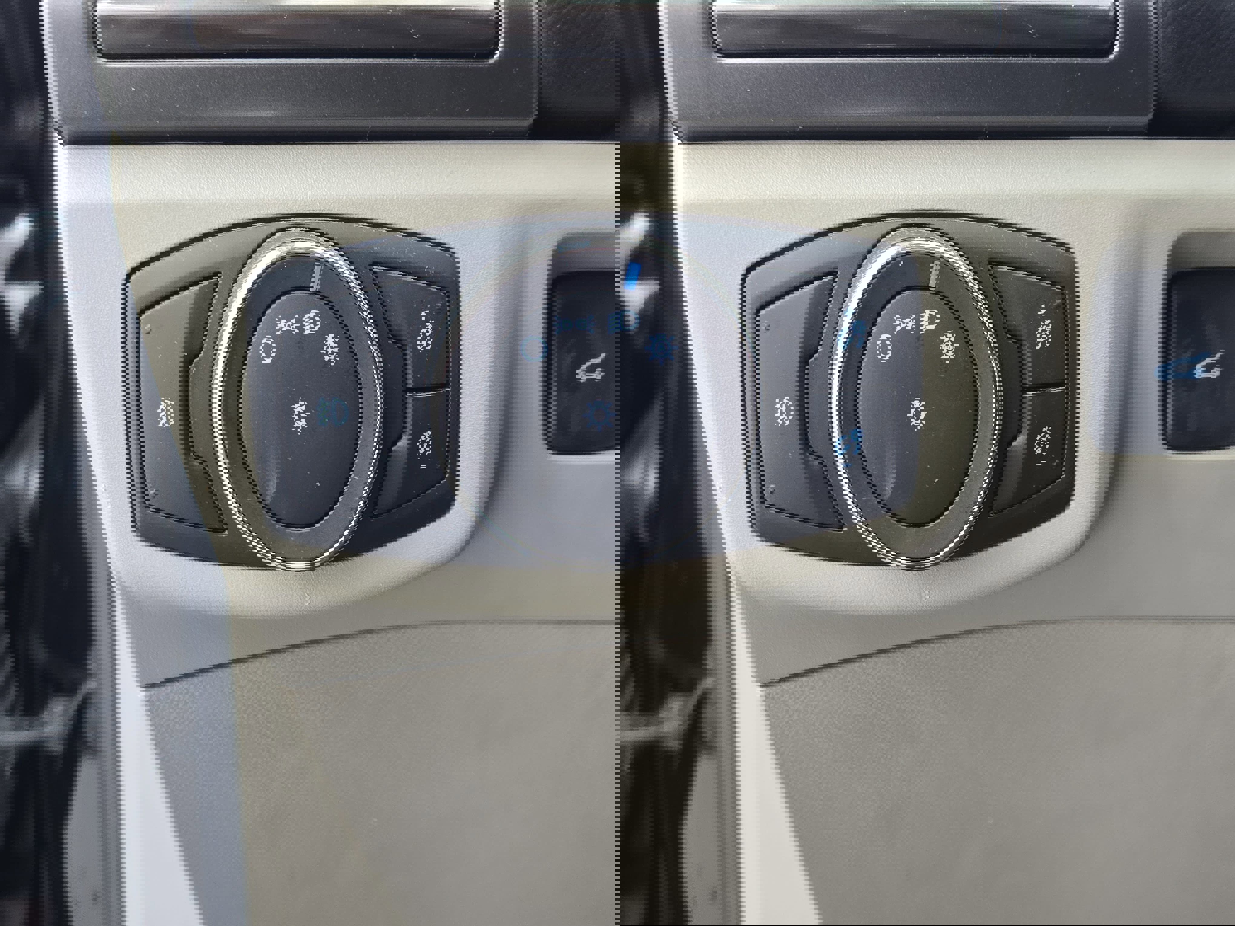 Used 2017 Ford Fusion SE w/ Fusion SE Technology Package image 25