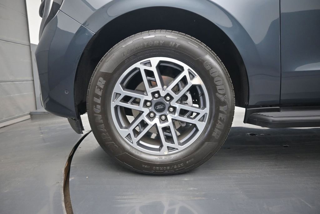 Used 2025 Ford Expedition Max Active RWD image 30