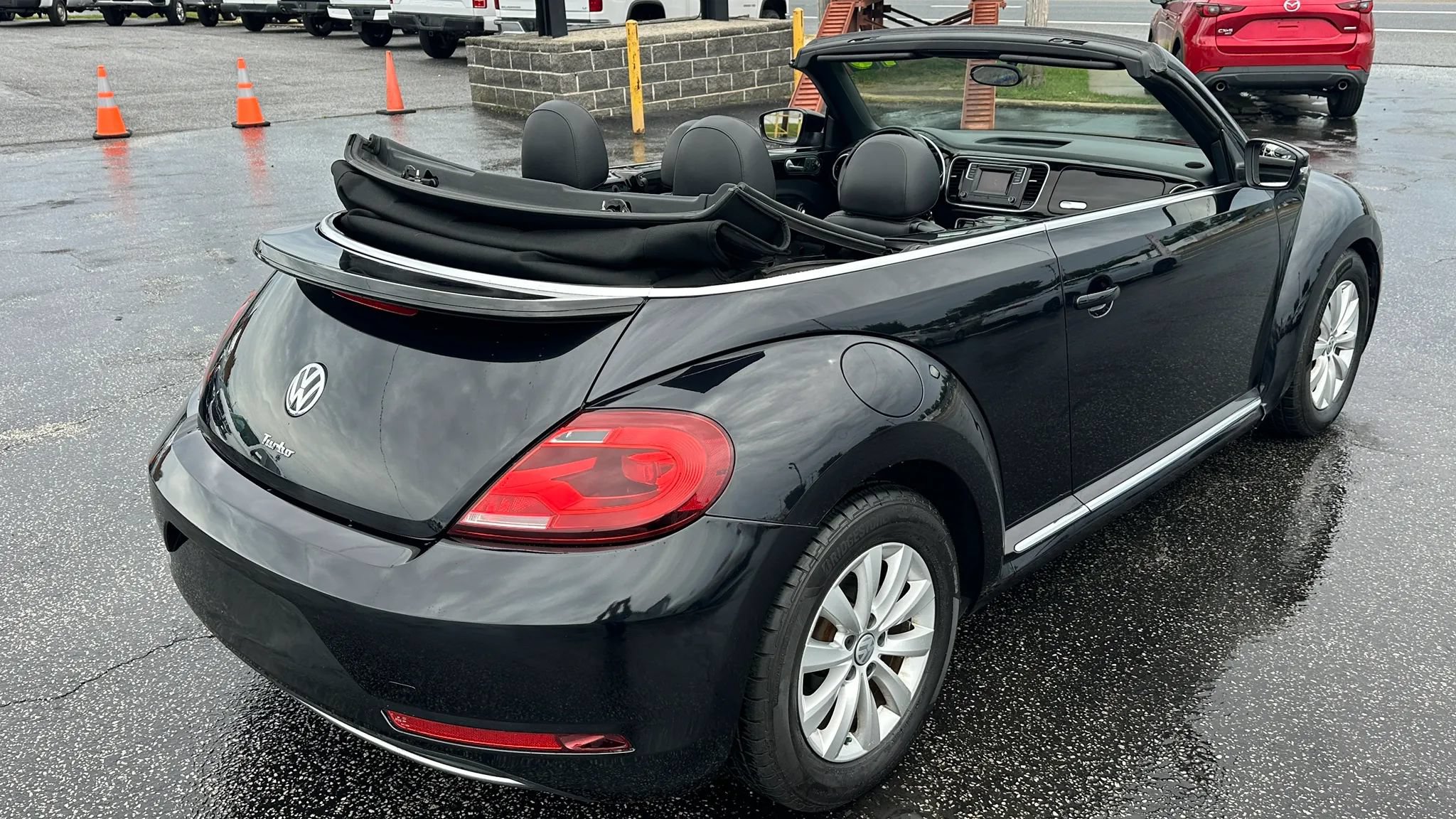 Used 2018 Volkswagen Beetle 2.0T S FWD image 7