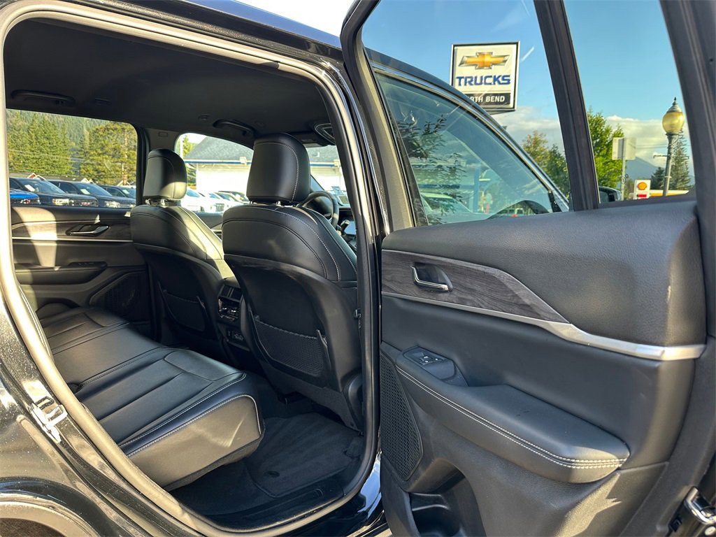 Used 2024 Jeep Grand Cherokee Limited image 14