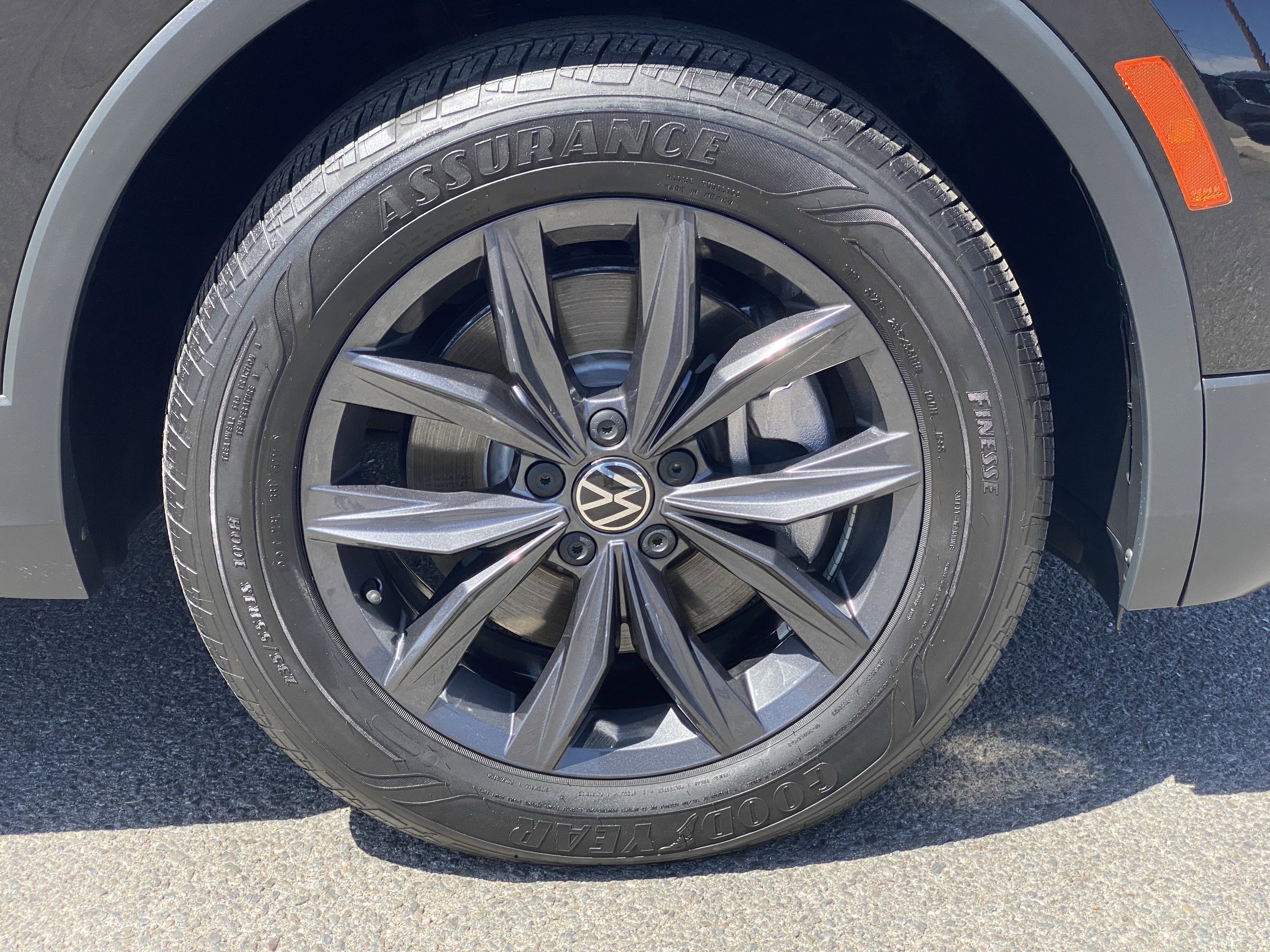 Certified 2022 Volkswagen Tiguan SE w/ Panoramic Sunroof Package FWD image 11