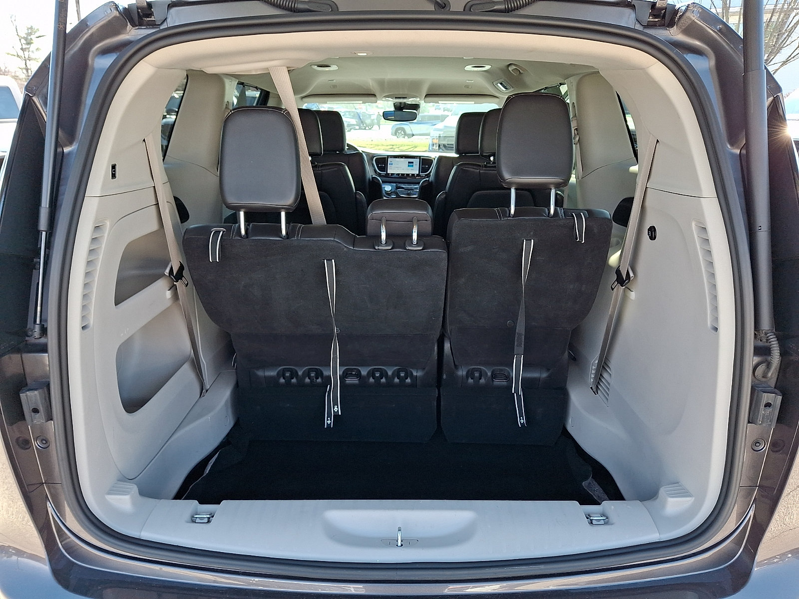 Used 2023 Chrysler Pacifica Touring-L FWD image 31