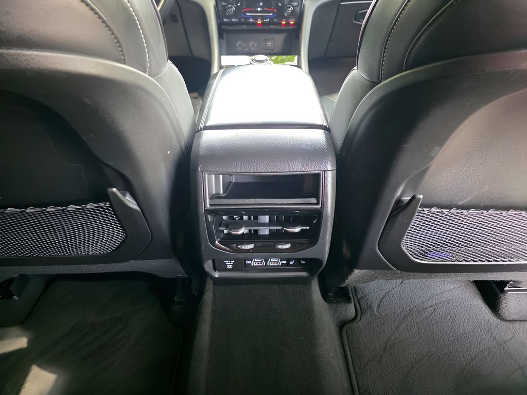 Used 2022 Jeep Grand Cherokee Limited AWD/4WD image 9