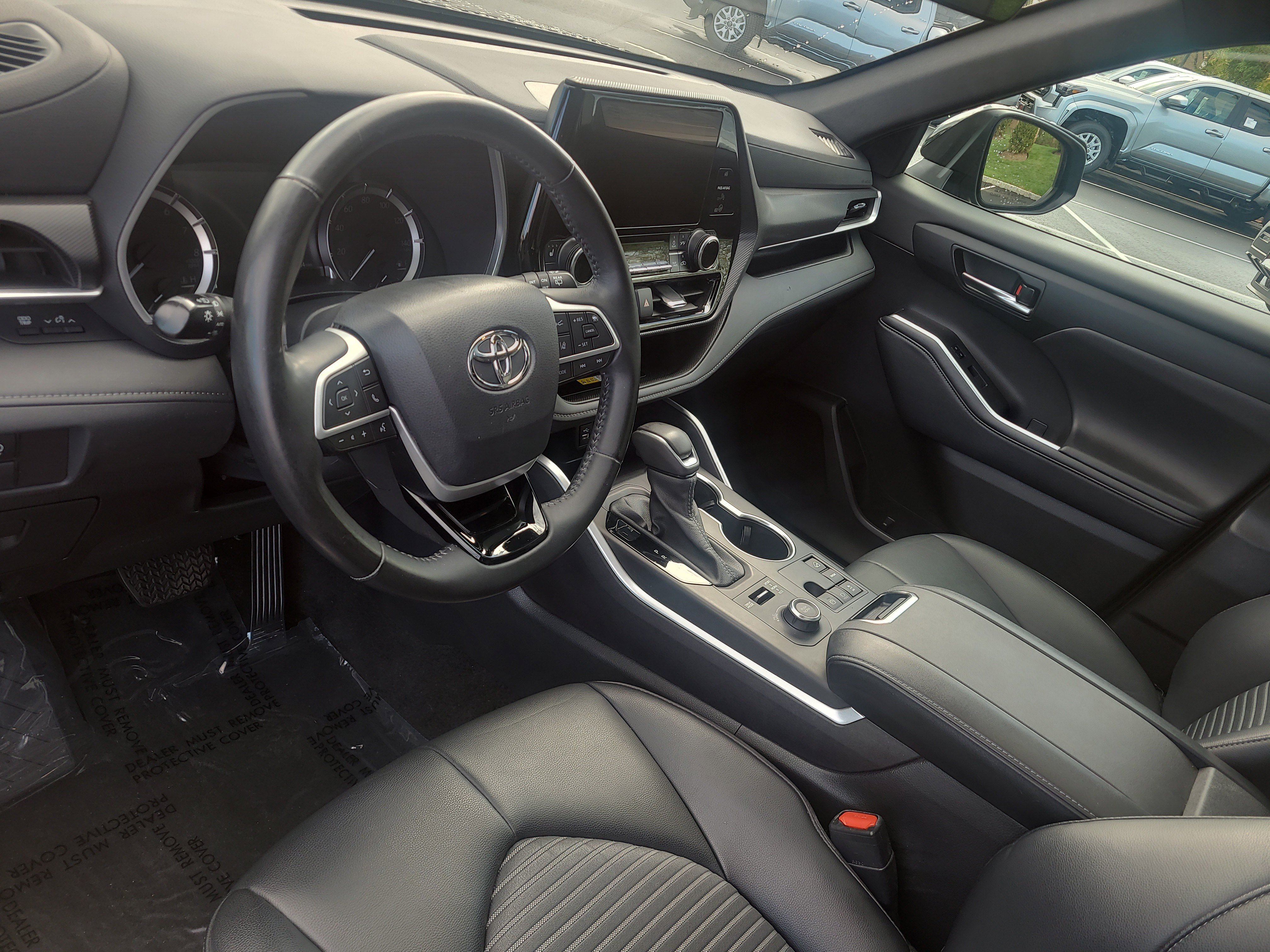 Used 2023 Toyota Highlander XSE AWD/4WD image 16