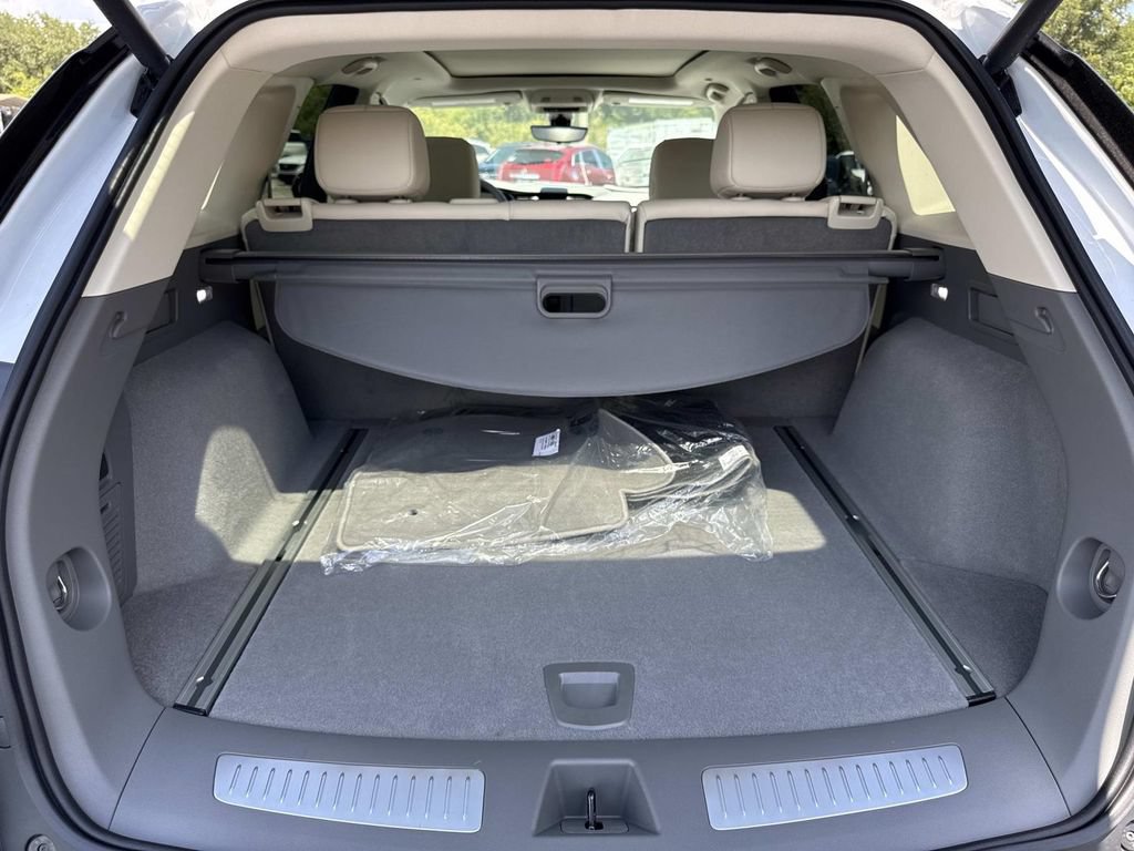 New 2026 Cadillac XT5 Premium Luxury w/ Driver Assist Package FWD image 10