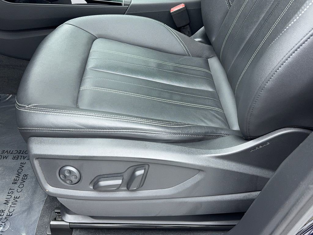 Used 2022 Audi Q5 2.0T Premium w/ Convenience Package image 39