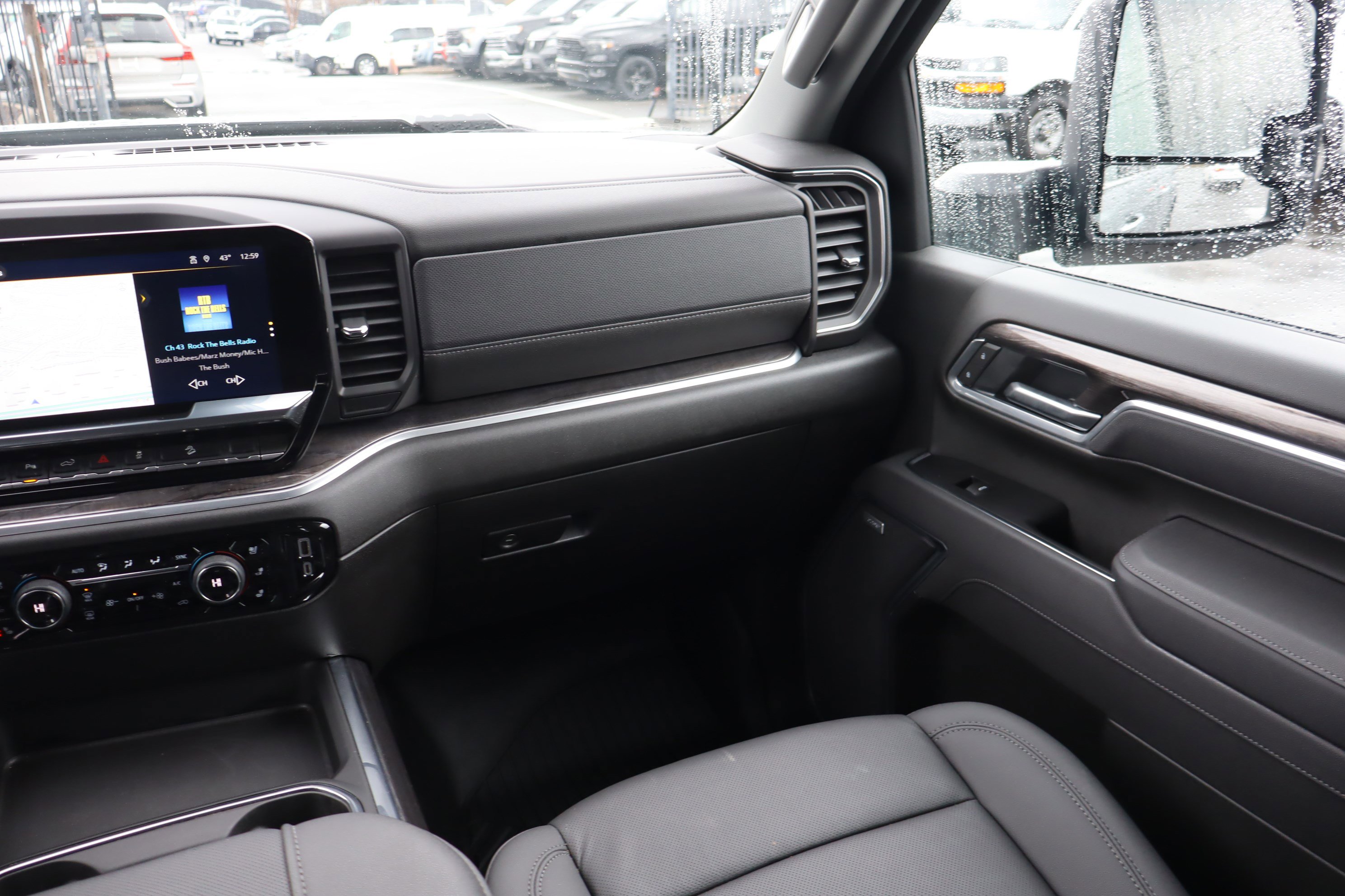 Used 2025 Chevrolet Silverado 2500 LTZ w/ LTZ Plus Package image 17