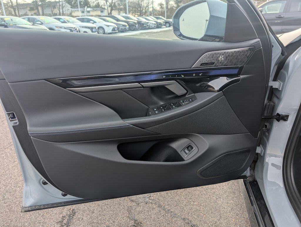 Used 2024 BMW 540i xDrive w/ Premium Package image 14