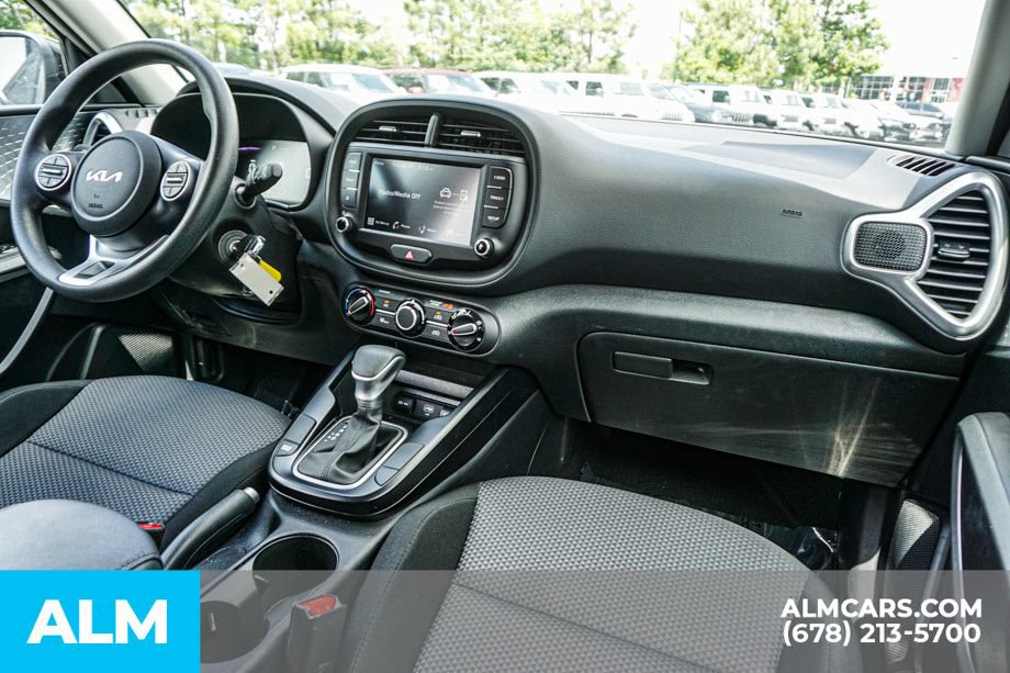 Used 2025 Kia Soul LX w/ LX Technology Package FWD image 24