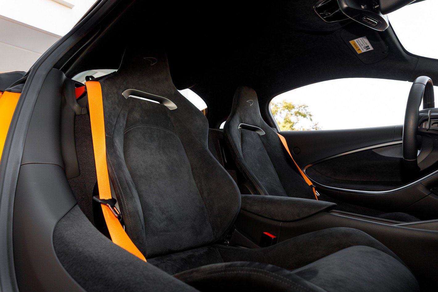 Used 2025 McLaren Artura image 45