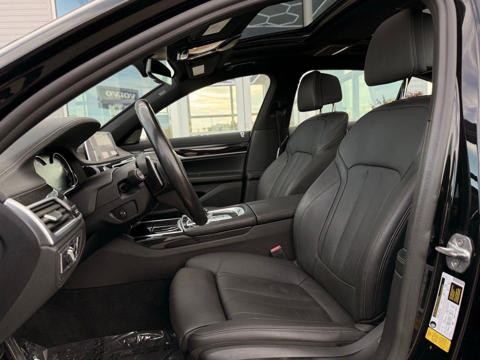 Used 2019 BMW 740i w/ M Sport Package image 17