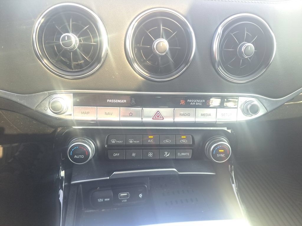 Used 2022 Kia Stinger GT2 AWD/4WD image 17