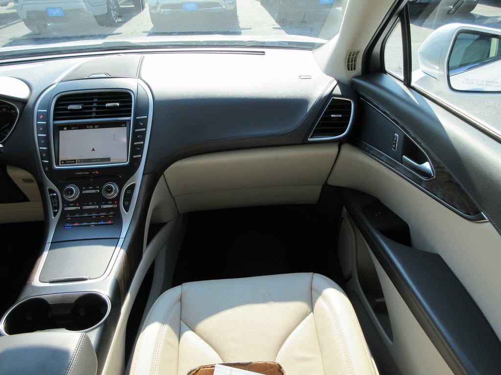 Used 2018 Lincoln MKX Reserve w/ Driver Assistance Package FWD image 16
