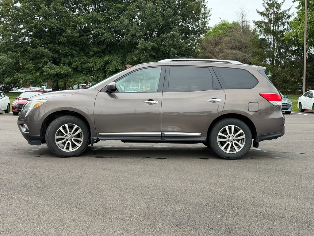 Used 2015 Nissan Pathfinder SL w/ Trailer Tow Package AWD/4WD image 3