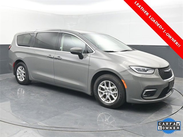 Used 2023 Chrysler Pacifica Touring-L image 7