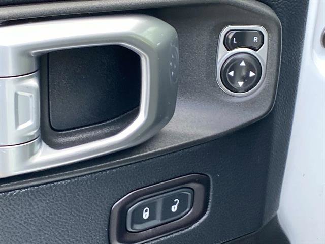 Used 2018 Jeep Wrangler Unlimited Sahara image 29