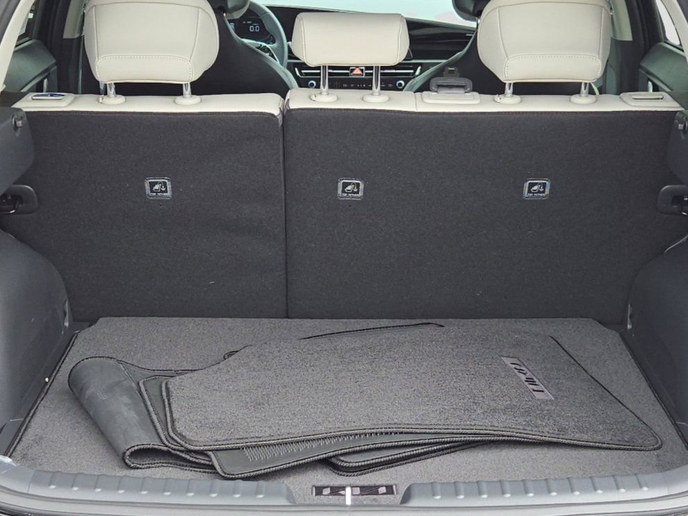 New 2025 Kia Niro EX Touring image 14