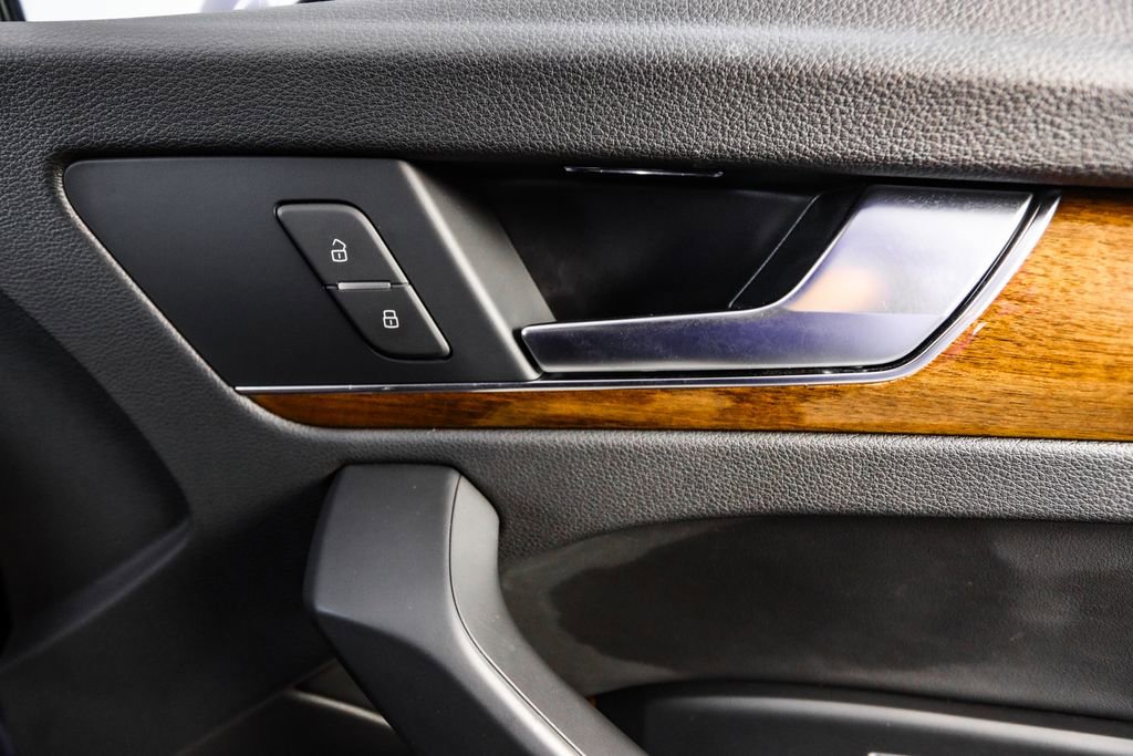 Used 2022 Audi Q5 e Premium image 45