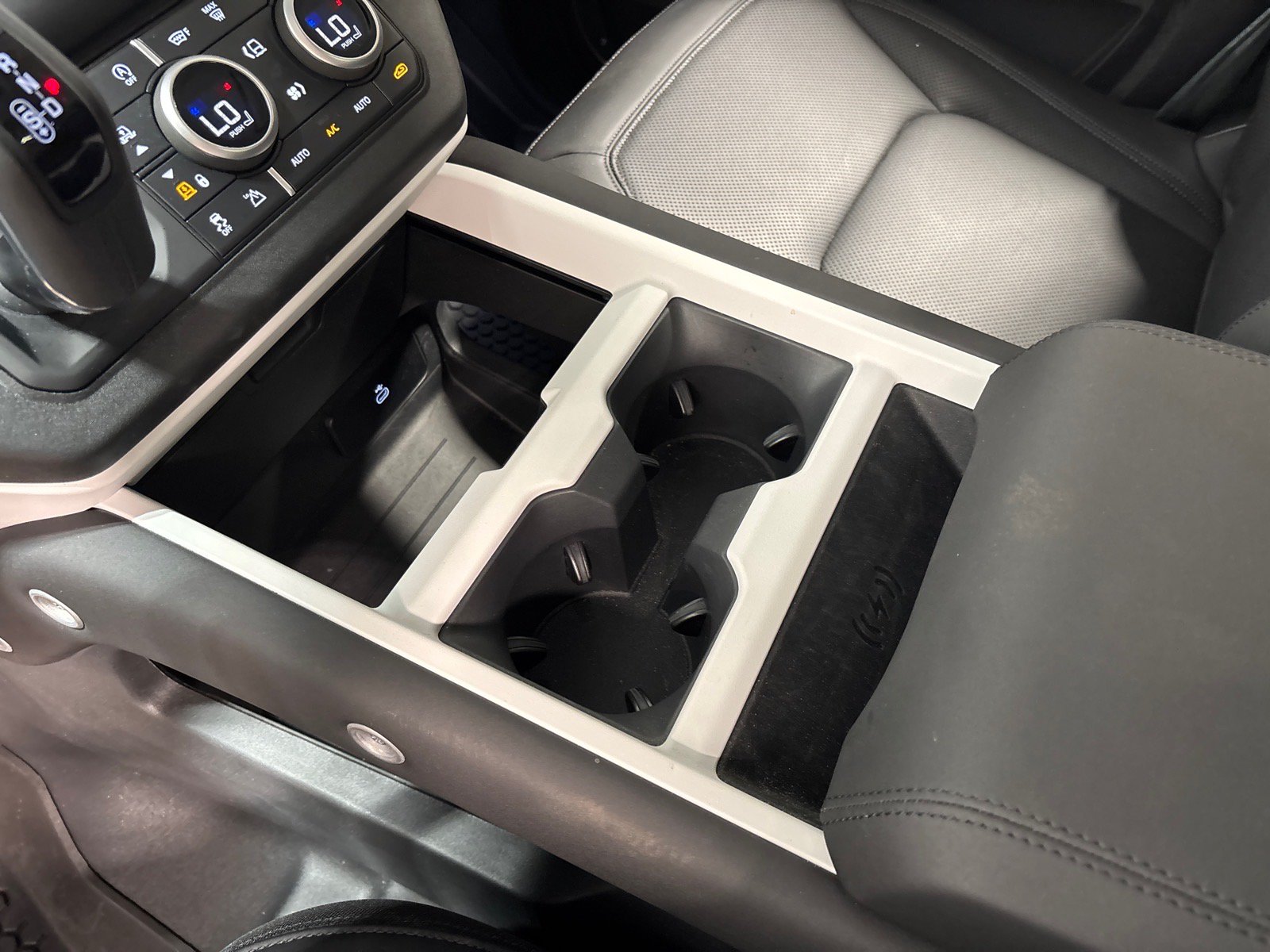 New 2025 Land Rover Defender 110 S AWD/4WD image 14