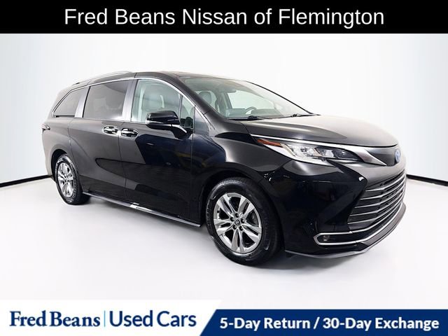 Used 2023 Toyota Sienna Limited AWD/4WD video 1