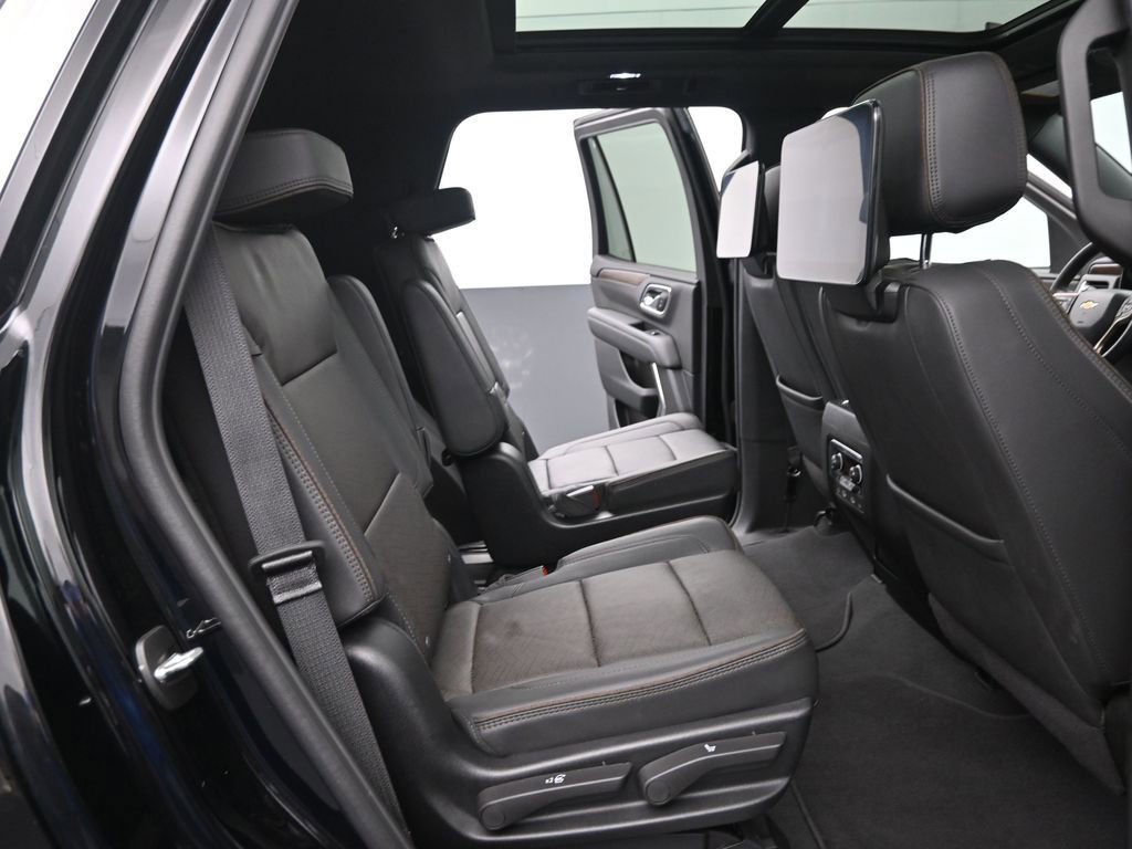 Used 2024 Chevrolet Tahoe High Country AWD/4WD image 16