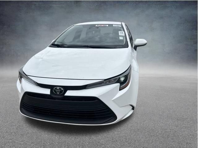 Used 2025 Toyota Corolla LE FWD image 10