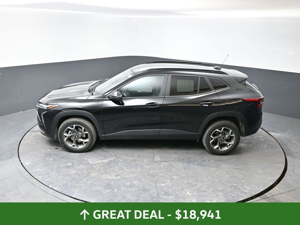 Used 2025 Chevrolet Trax LT image 46