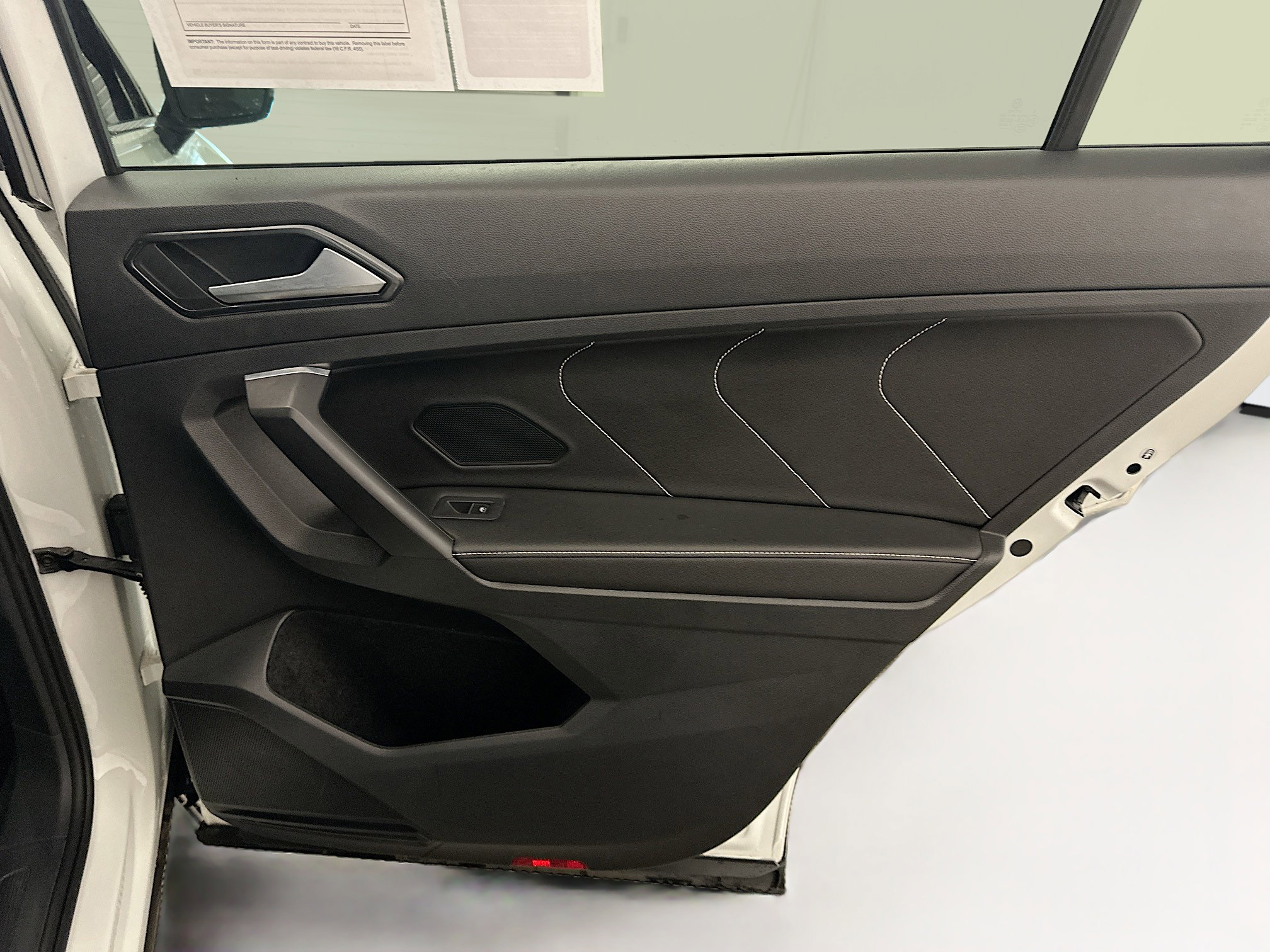 Used 2022 Volkswagen Tiguan SE image 32