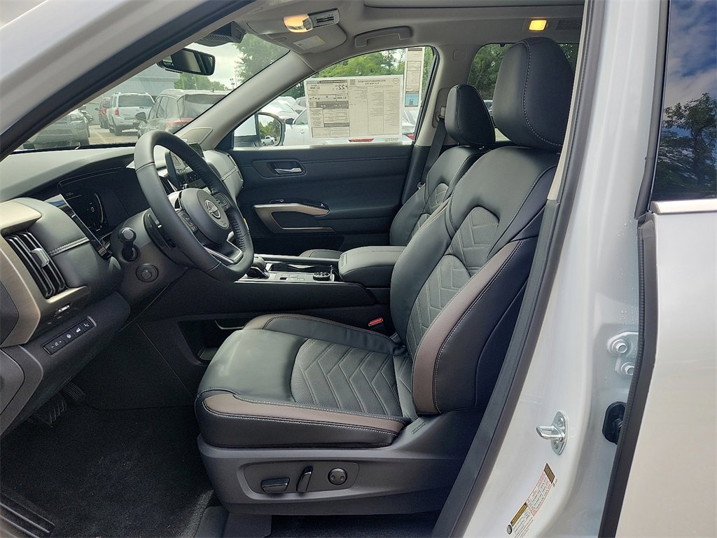 New 2025 Nissan Pathfinder Platinum w/ Cargo Package image 6