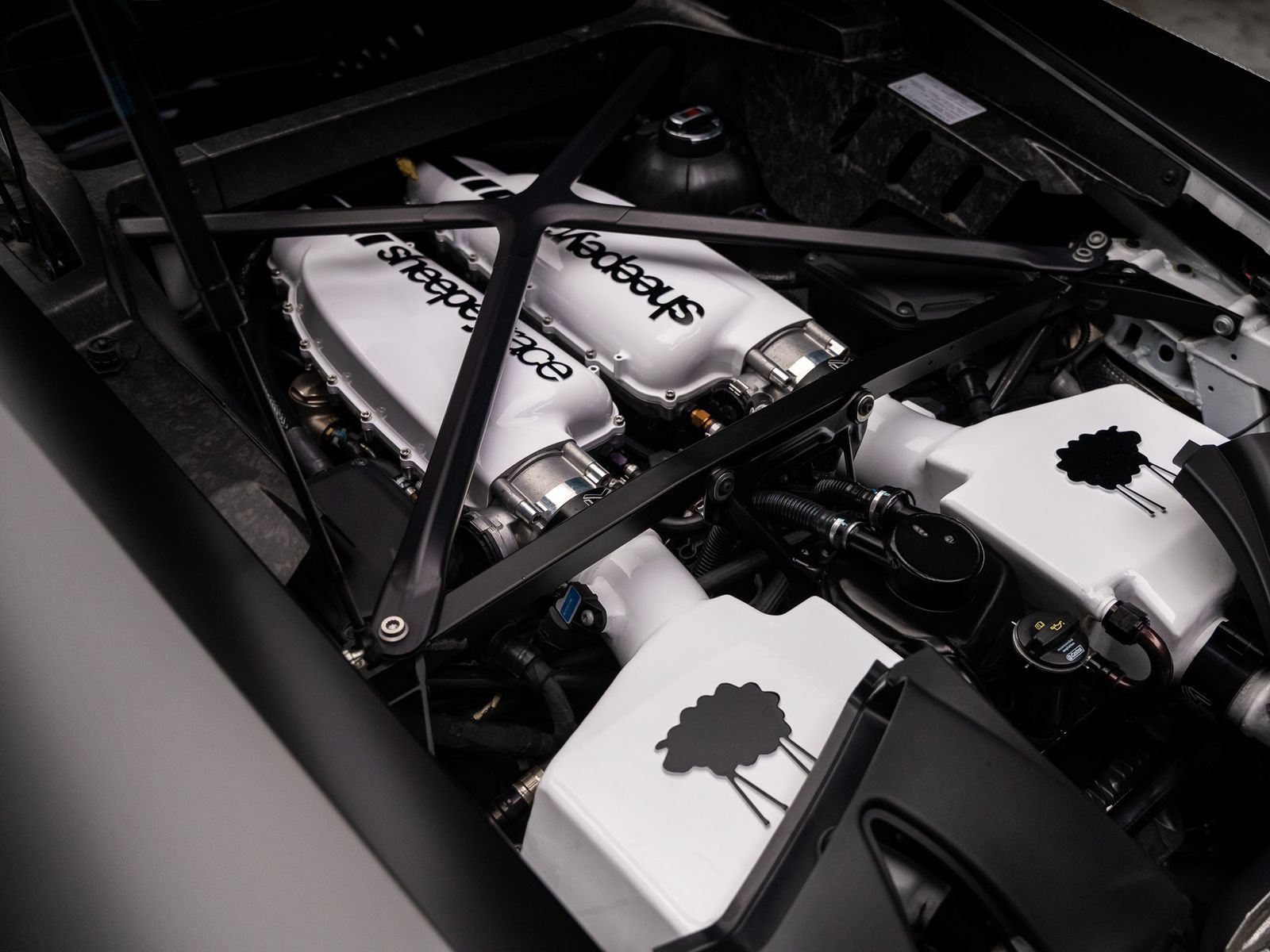 Used 2018 Lamborghini Huracan Performante AWD/4WD image 43